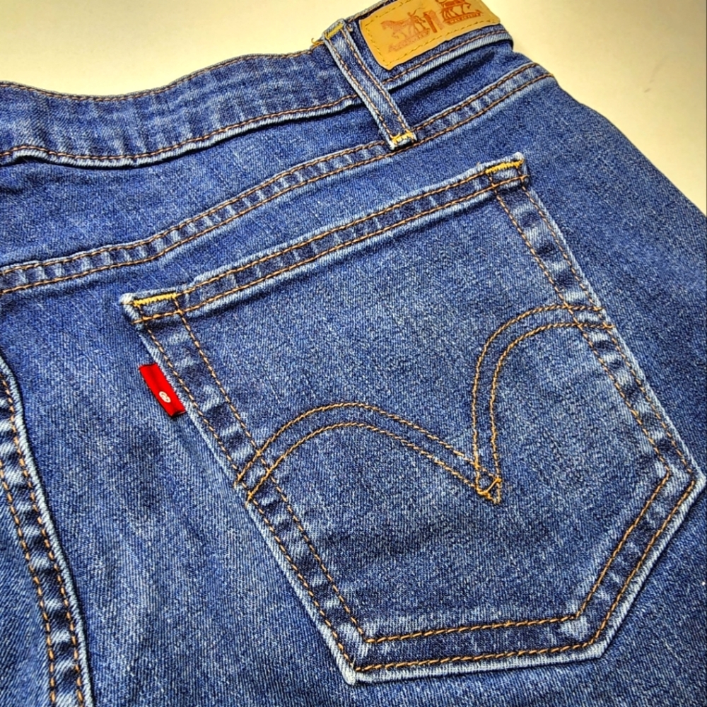 LEVI'S High Rise Vintage Cut-Off's 32"